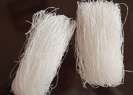 Kochen von Mung Bean Glass Noodles