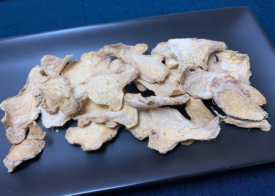 Getrocknete Spalte Ginger Pieces Flakes